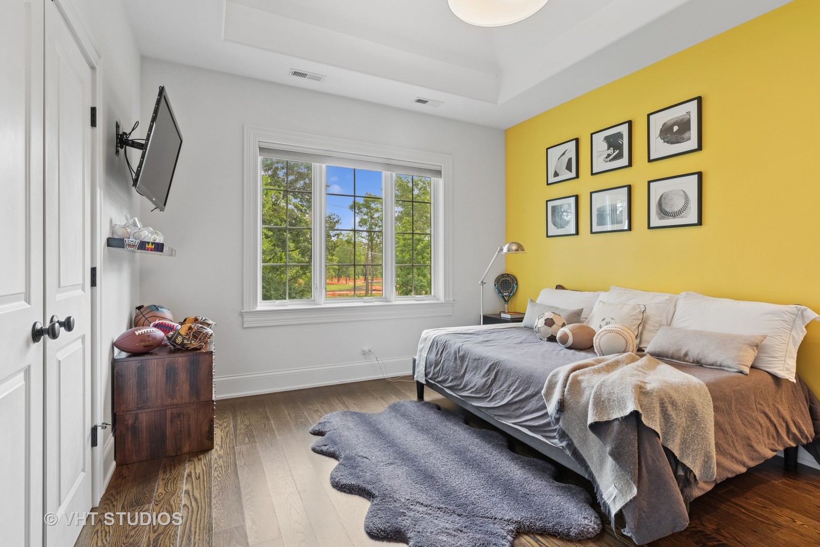 1200 Green Bay Road Glencoe, IL 60022 - Photo 17 of 33 a bedroom with a bed and a window