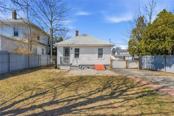 $399,000 | 526 Post Road, Warwick, RI 02888