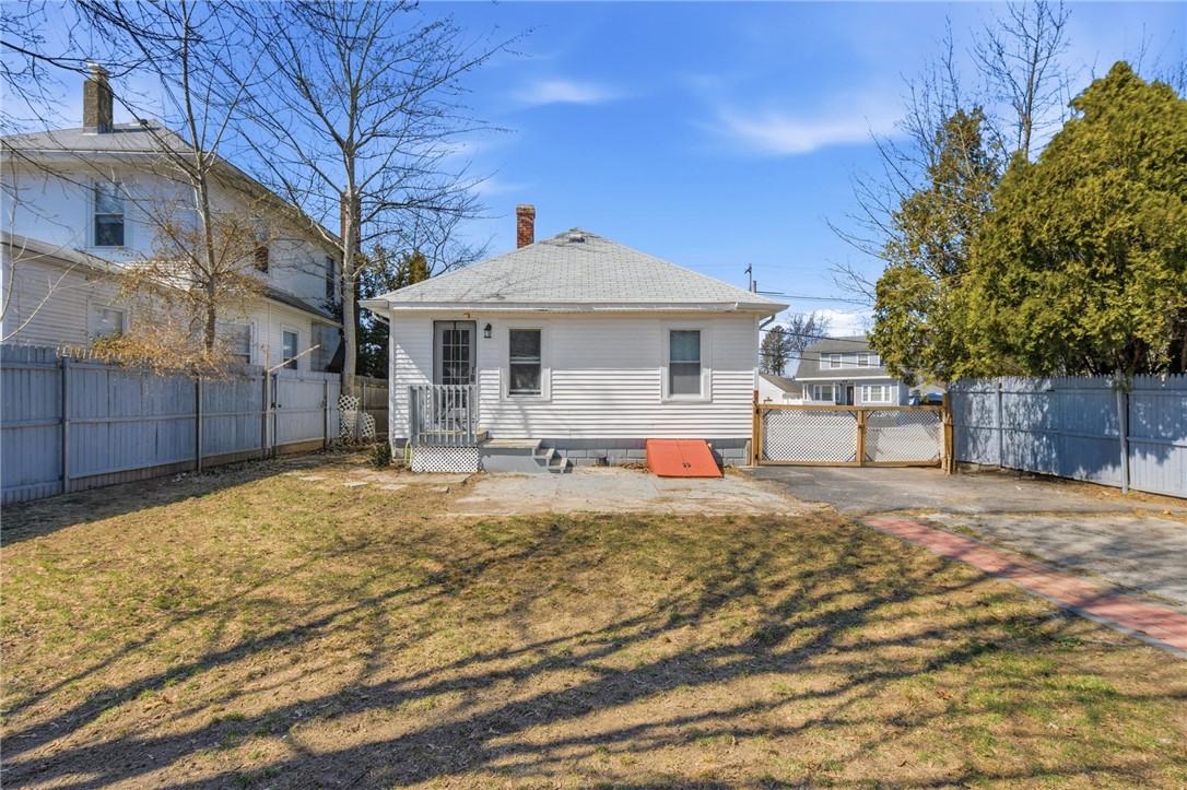 526 Post Road Warwick, RI 02888 - Photo 4 of 41