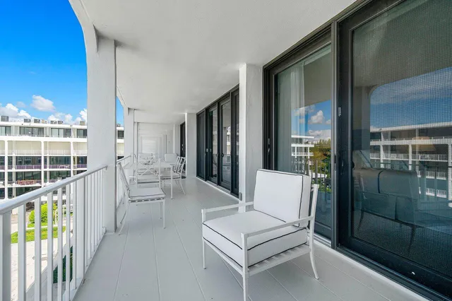 $2,250,000 | 2784 South Ocean Boulevard, Unit 403S, Palm Beach, FL 33480