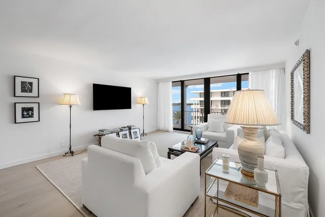 $2,250,000 | 2784 South Ocean Boulevard, Unit 403S, Palm Beach, FL 33480