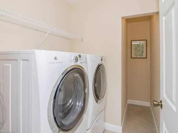 $2,300 | 6610 Huntington Lakes Circle, Unit 201, Naples, FL 34119