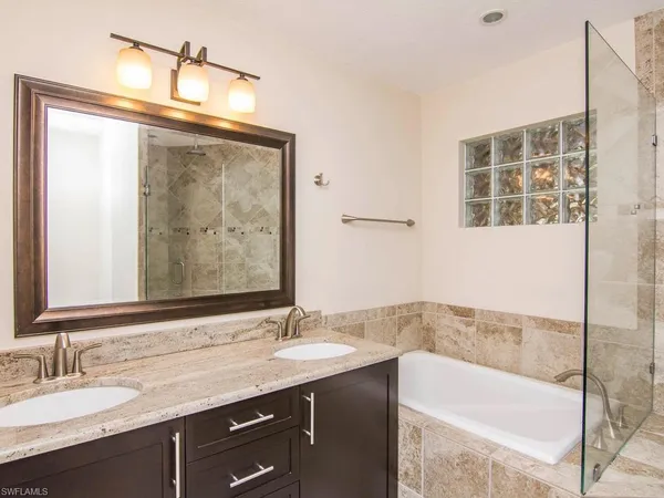 $2,300 | 6610 Huntington Lakes Circle, Unit 201, Naples, FL 34119