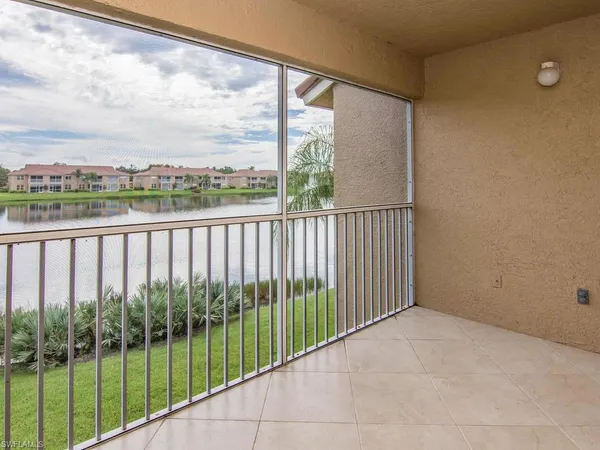 $2,300 | 6610 Huntington Lakes Circle, Unit 201, Naples, FL 34119