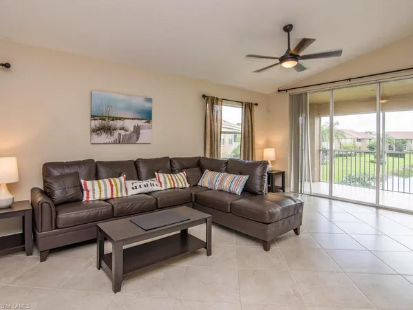 $2,300 | 6610 Huntington Lakes Circle, Unit 201, Naples, FL 34119