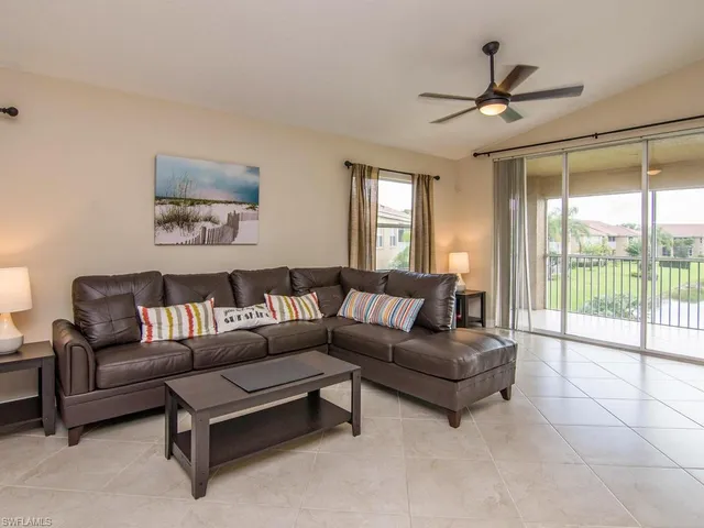 $2,600 | 6610 Huntington Lakes Circle, Unit 201, Naples, FL 34119