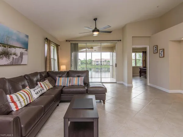 $2,300 | 6610 Huntington Lakes Circle, Unit 201, Naples, FL 34119