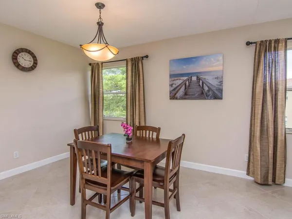 $2,300 | 6610 Huntington Lakes Circle, Unit 201, Naples, FL 34119