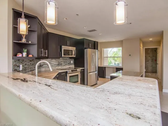 $2,600 | 6610 Huntington Lakes Circle, Unit 201, Naples, FL 34119