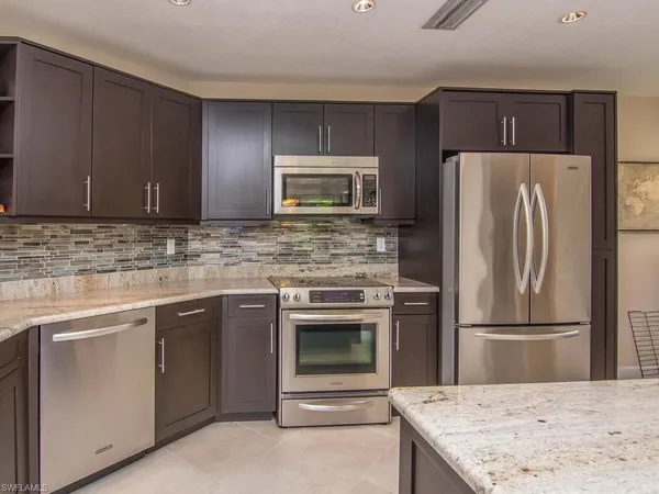 $2,300 | 6610 Huntington Lakes Circle, Unit 201, Naples, FL 34119