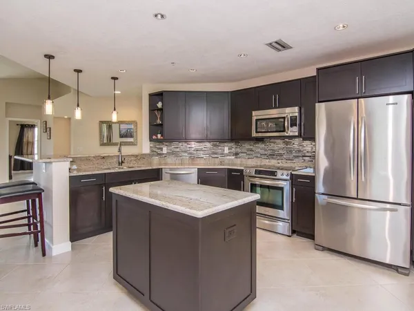 $2,300 | 6610 Huntington Lakes Circle, Unit 201, Naples, FL 34119