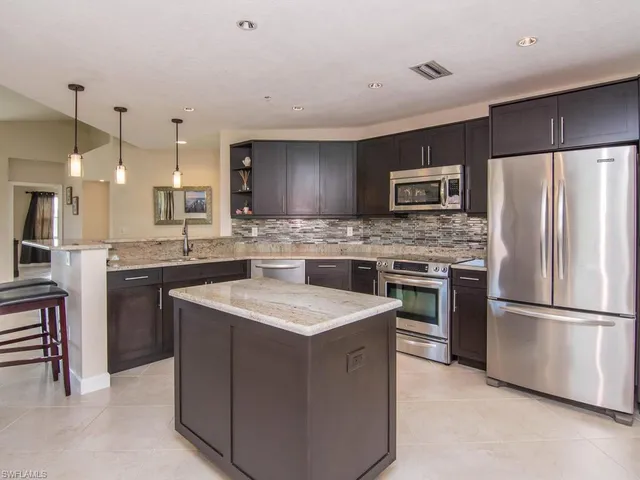 $2,600 | 6610 Huntington Lakes Circle, Unit 201, Naples, FL 34119