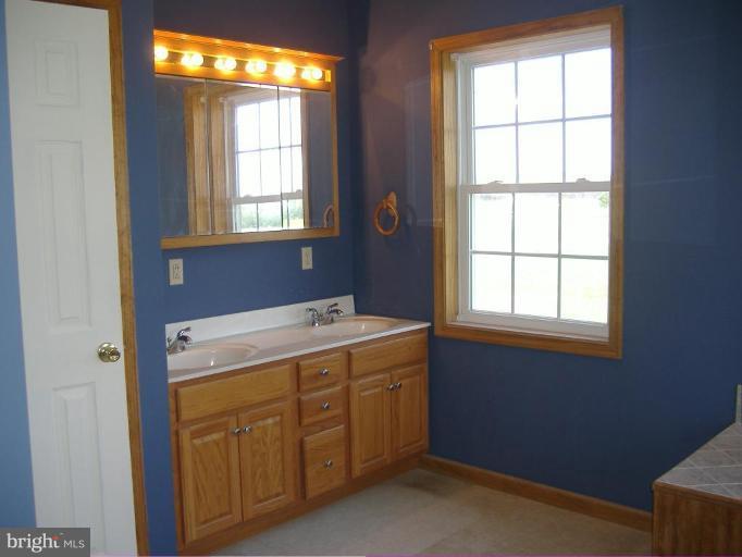 6614 Statum Road Preston, MD 21655 - Photo 22 of 26 Master Bath