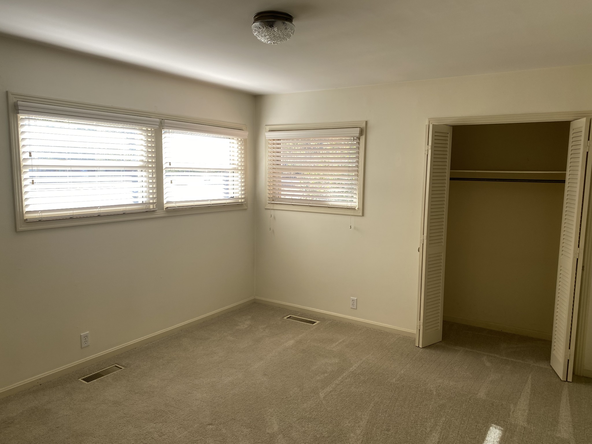 6046 Cargile Road Nashville, TN 37205 - Photo 16 of 24 an empty room with a window