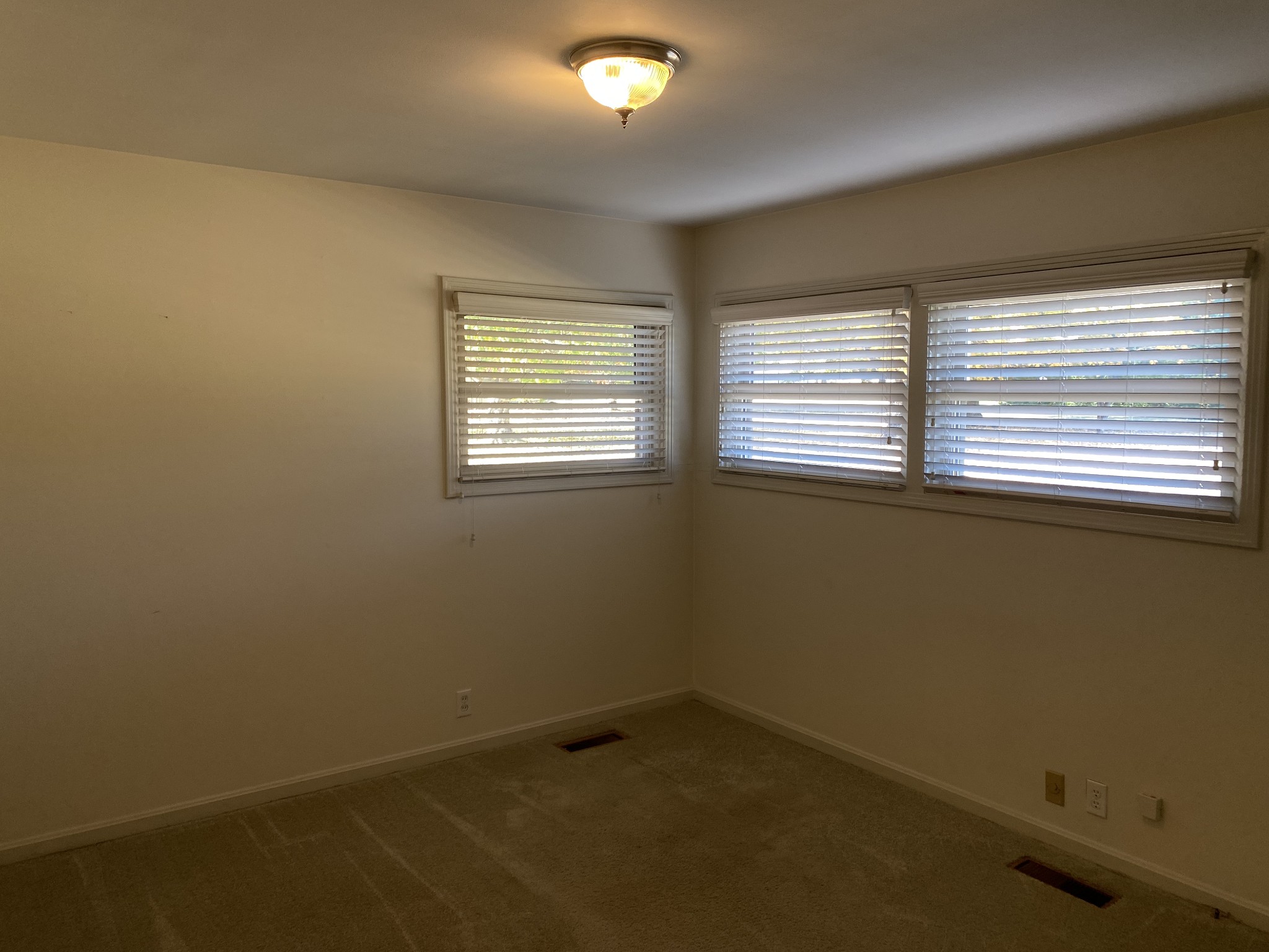 6046 Cargile Road Nashville, TN 37205 - Photo 18 of 24 an empty room with a window