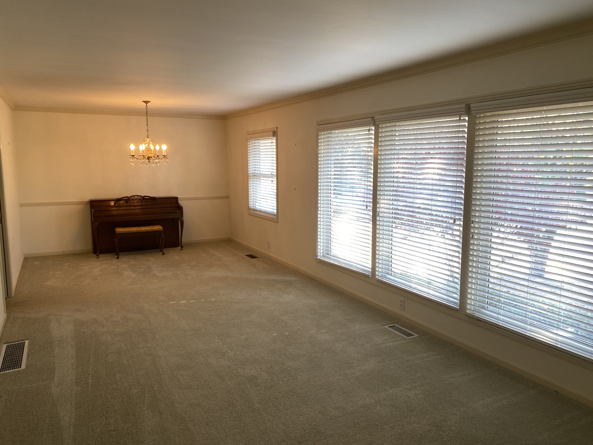 6046 Cargile Road Nashville, TN 37205 - Photo 10 of 24 a living room with furniture and a window