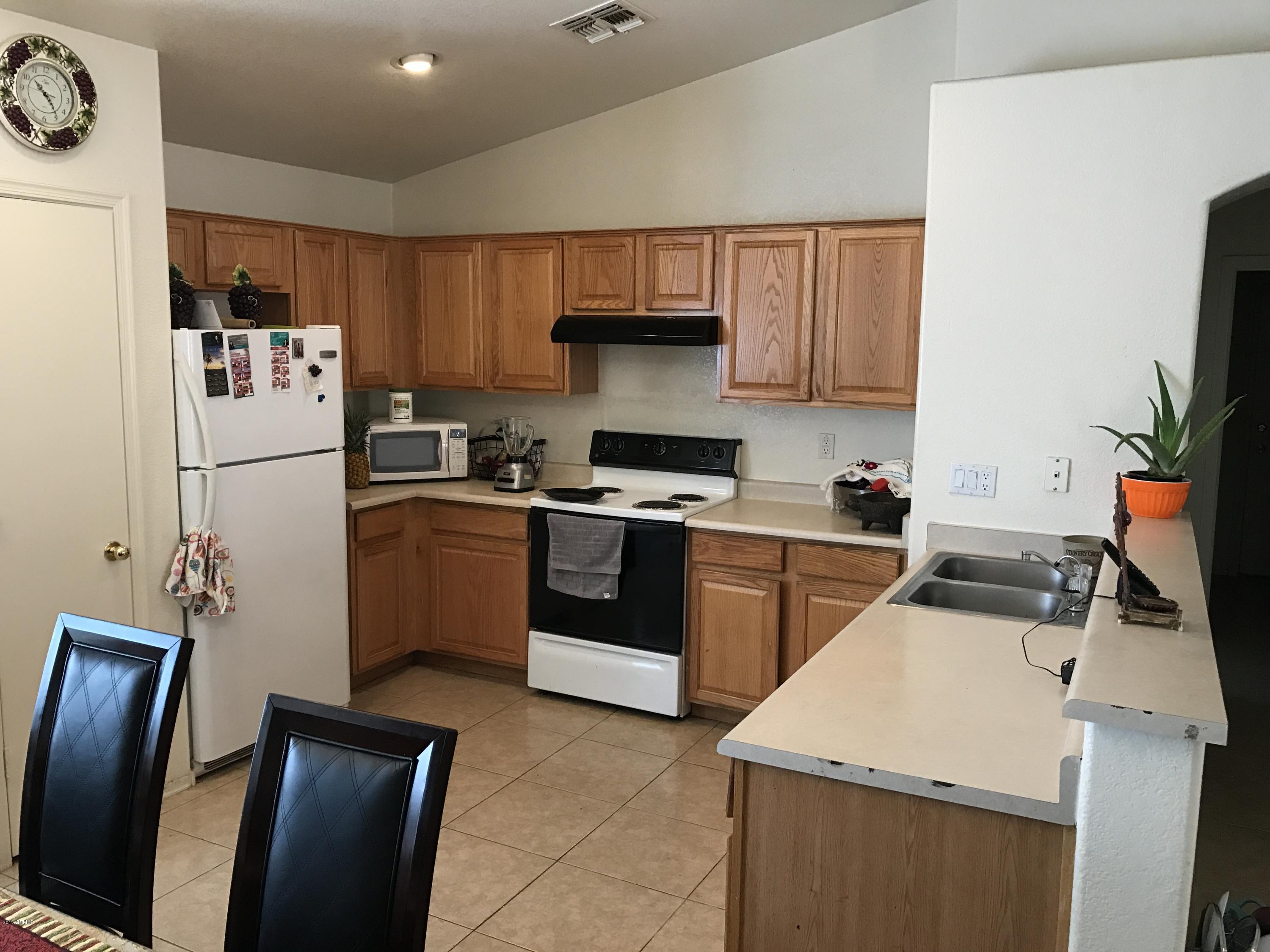 2214 West Vineyard Road Phoenix, AZ 85041 - Photo 5 of 19 IMG_1433