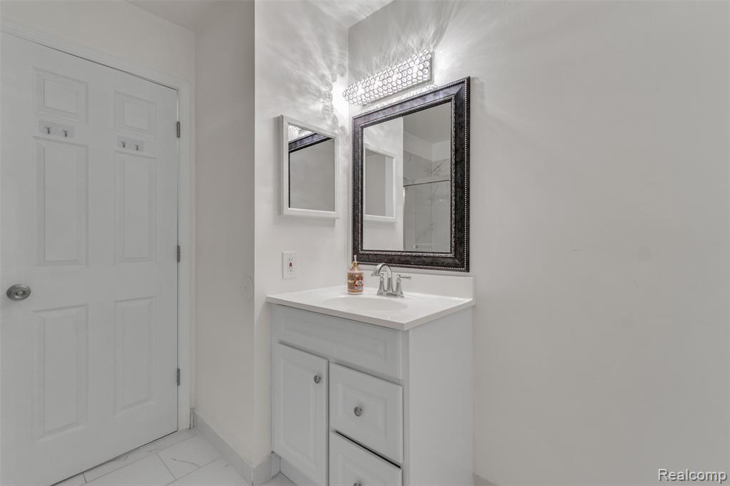 4113 Telegraph Road, Unit A214 Bloomfield Hills, MI 48302 - Photo 24 of 30