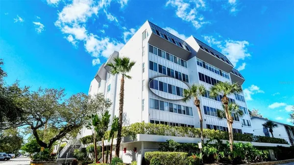 a view of a multi story building