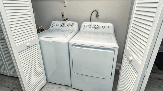 $6,500 | 1255 East Peppertree Drive, Unit 305, Sarasota, FL 34242