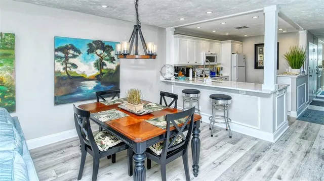 $6,500 | 1255 East Peppertree Drive, Unit 305, Sarasota, FL 34242