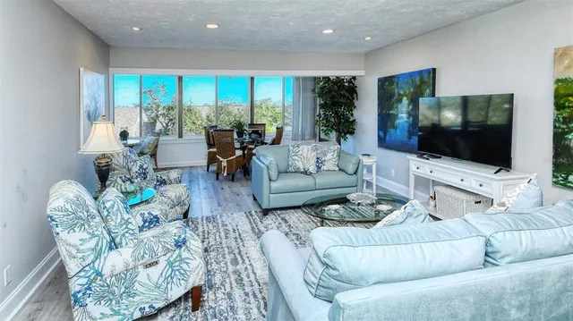 $6,500 | 1255 East Peppertree Drive, Unit 305, Sarasota, FL 34242