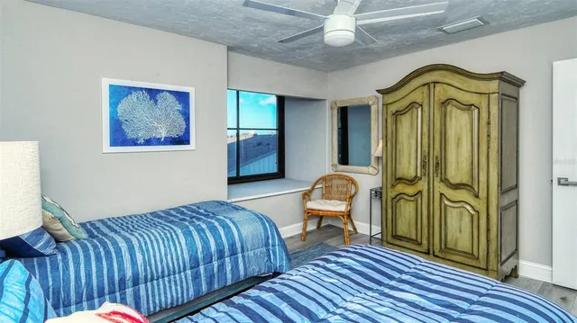 $6,500 | 1255 East Peppertree Drive, Unit 305, Sarasota, FL 34242