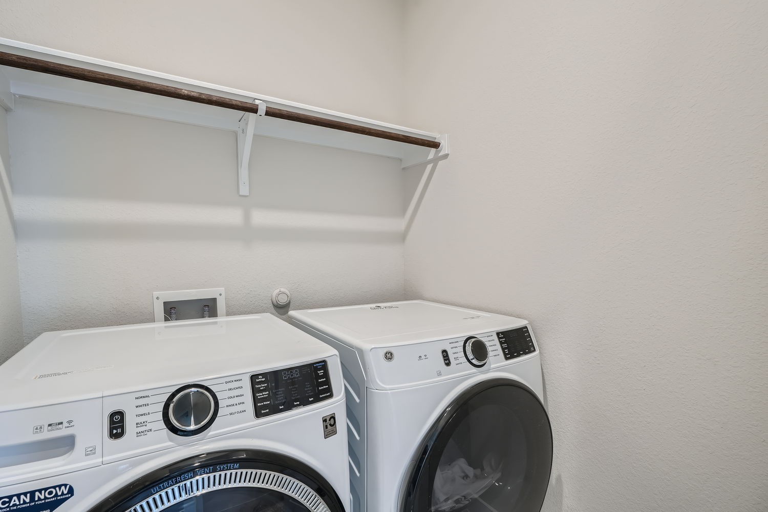 8319 Laughlin Lane Austin, TX 78744 - Photo 23 of 26 Laundry room.
