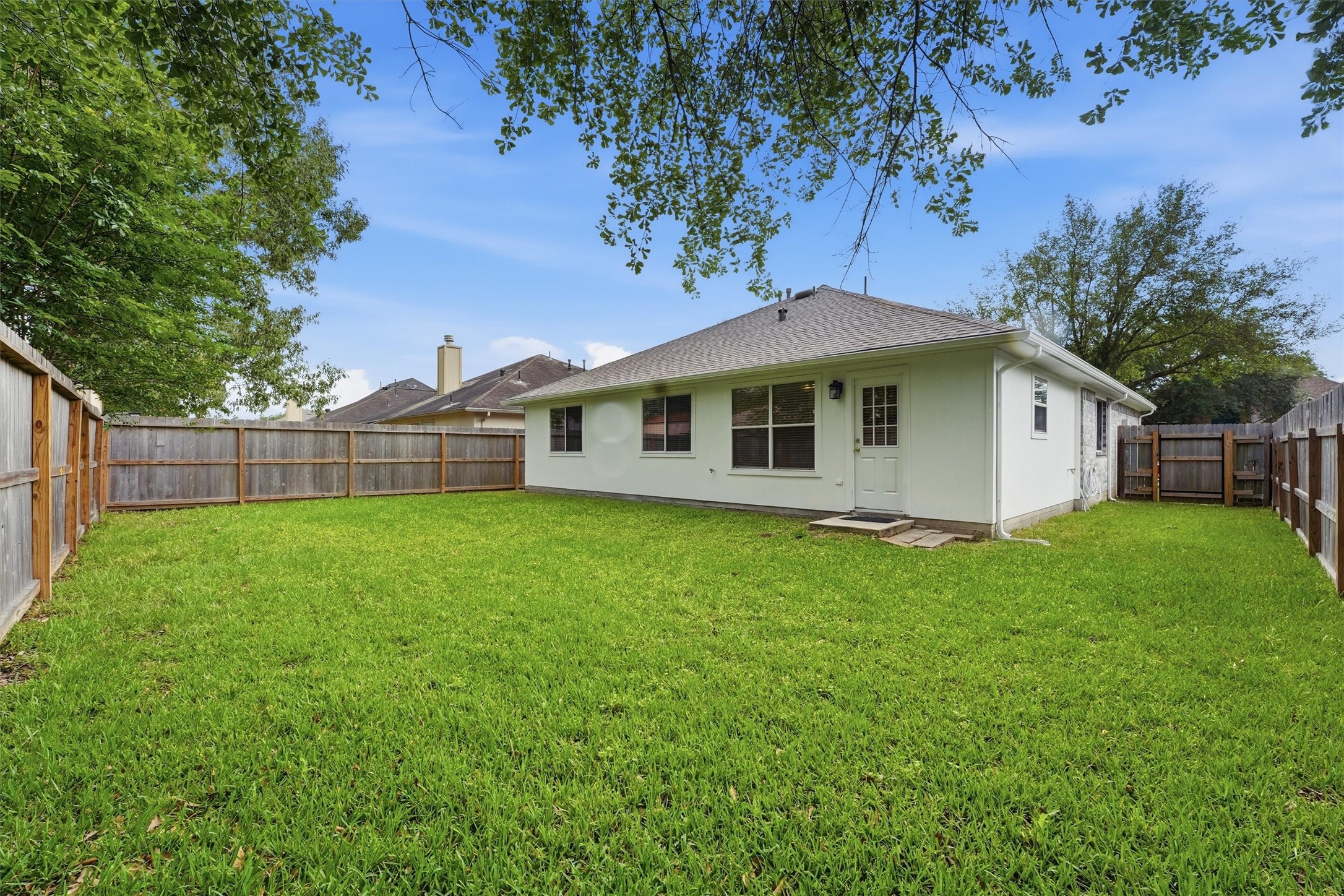 21543 Forest Colony Drive Porter, TX 77365 - Photo 4 of 32 Spacious fully fenced back of this lovely 2003 home ready for new owners.