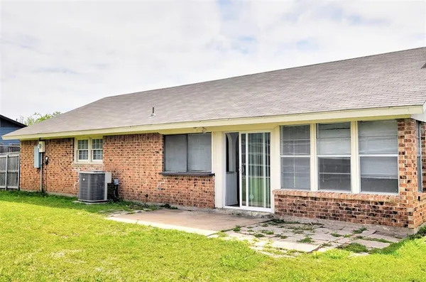 $2,150 | 2017 Shenandoah Drive, Carrollton, TX 75007
