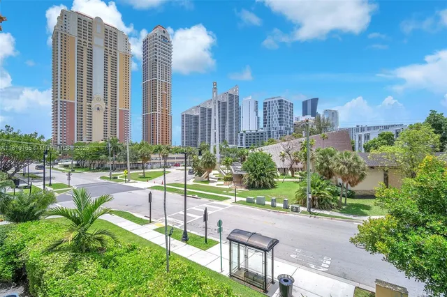 $2,300 | 17800 Atlantic Boulevard, Unit 303, Sunny Isles Beach, FL 33160