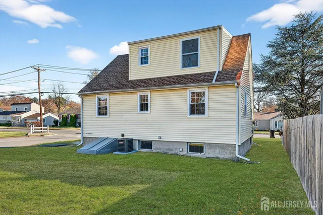 a view of a house with a backyard