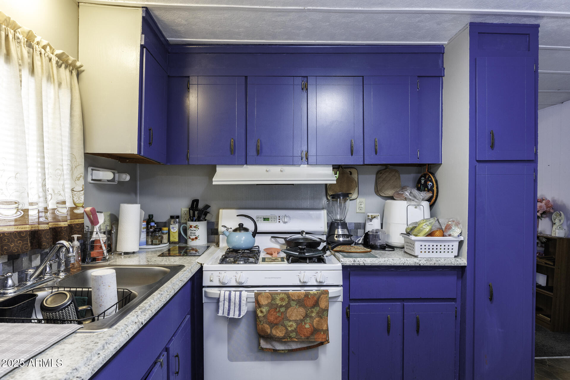 2100 North Trekell Road, Unit 347 Casa Grande, AZ 85122 - Photo 9 of 38 a kitchen with granite countertop lots of clutter and stainless steel appliances