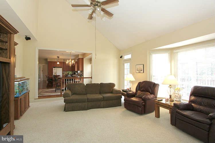 1136 Round Pebble Lane Reston, VA 20194 - Photo 14 of 30 Family Room