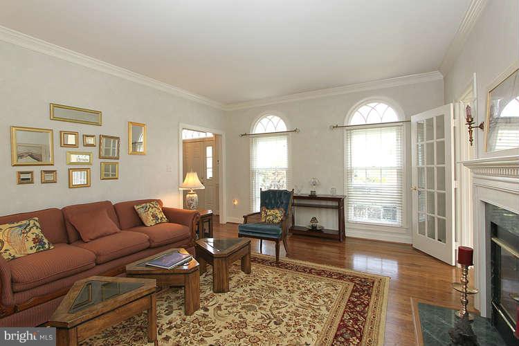 1136 Round Pebble Lane Reston, VA 20194 - Photo 6 of 30 Living Room