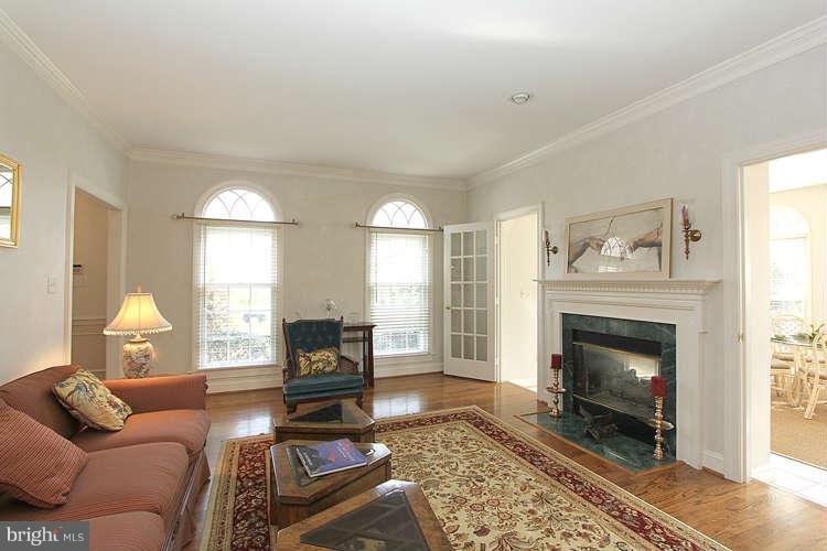 1136 Round Pebble Lane Reston, VA 20194 - Photo 7 of 30 Living Room