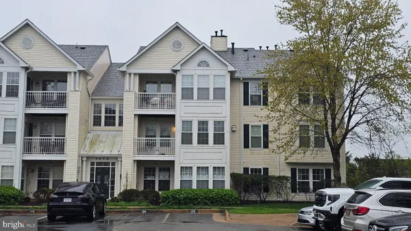 a view of multiple houses with a yard