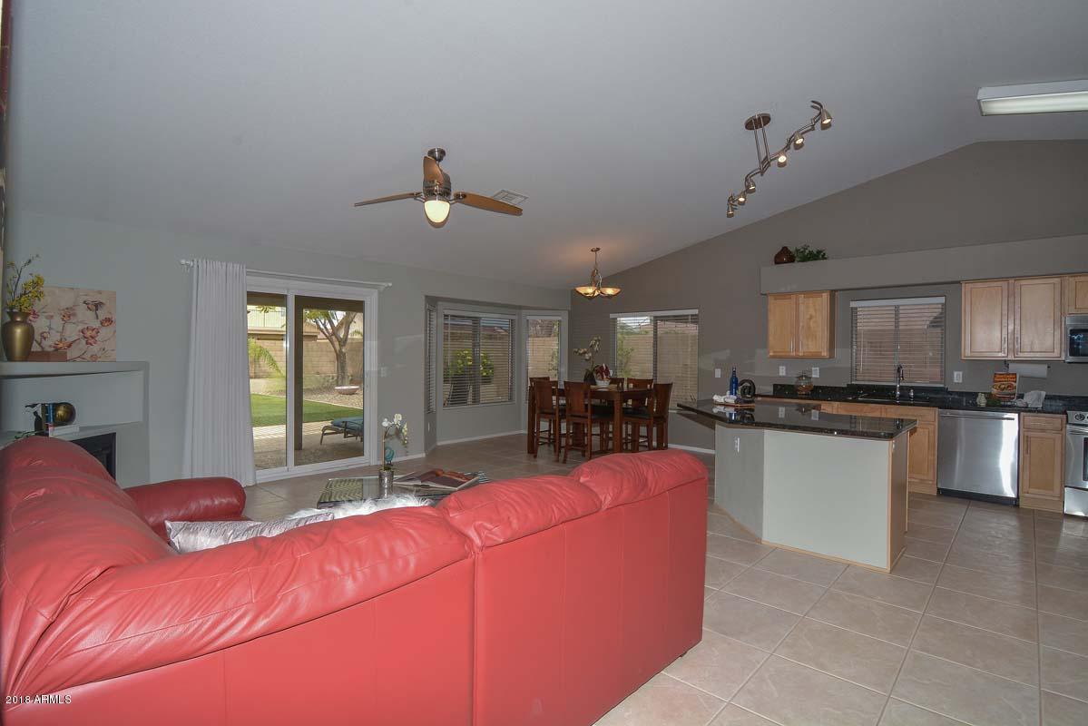 6418 West Briles Road Phoenix, AZ 85083 - Photo 12 of 36 Great Room2