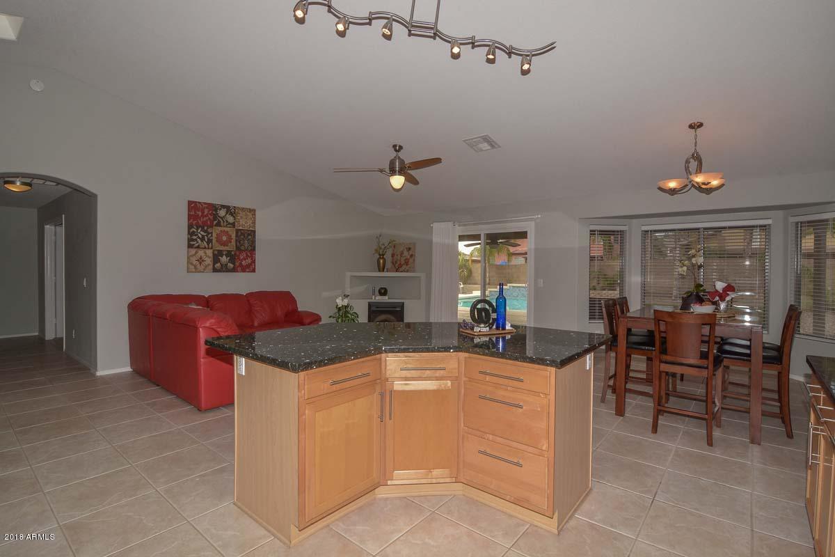 6418 West Briles Road Phoenix, AZ 85083 - Photo 9 of 36 Kitchen-Great Room