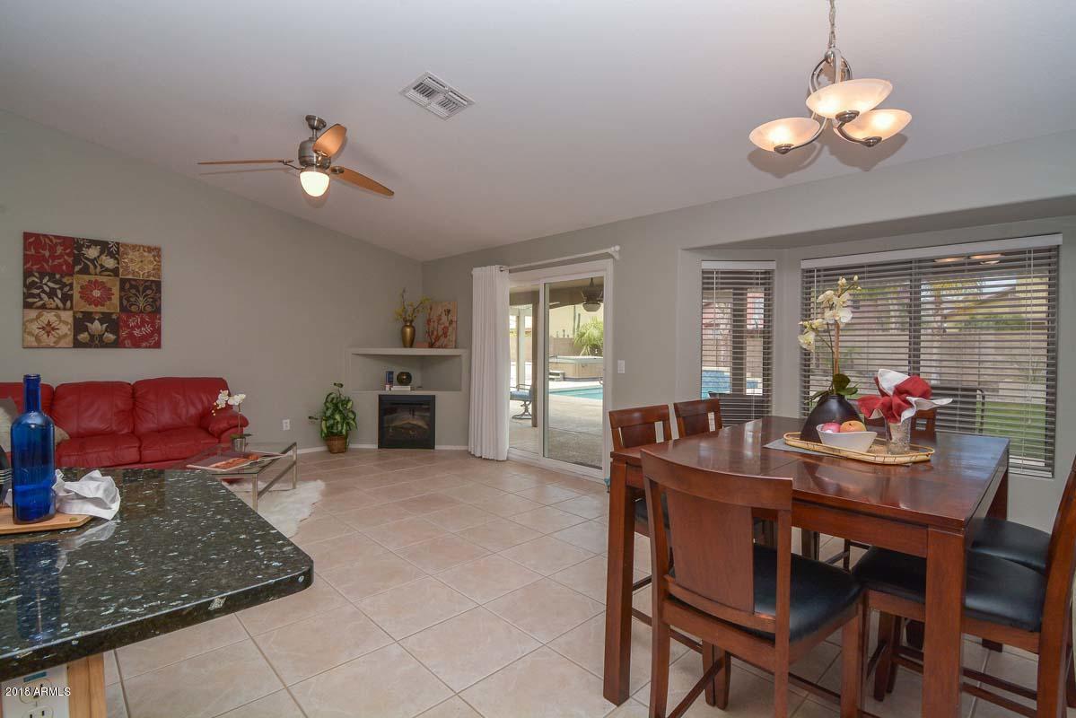 6418 West Briles Road Phoenix, AZ 85083 - Photo 10 of 36 Breakfast Room2