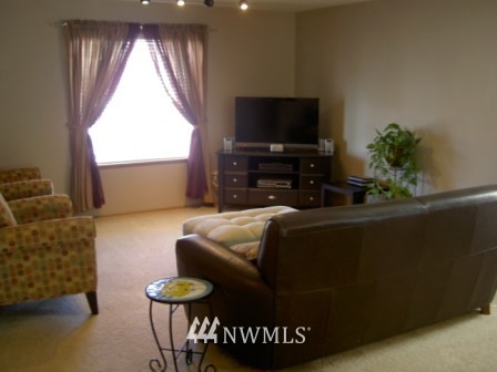 3188 Sheaser Way DuPont, WA 98327 - Photo 2 of 17 Gallery Image 2