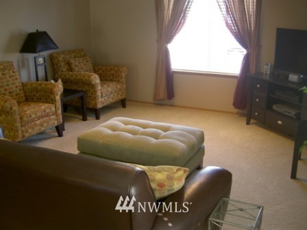 3188 Sheaser Way DuPont, WA 98327 - Photo 4 of 17 Gallery Image 4