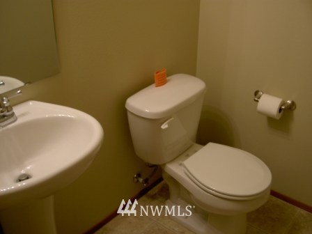 3188 Sheaser Way DuPont, WA 98327 - Photo 10 of 17 Gallery Image 10