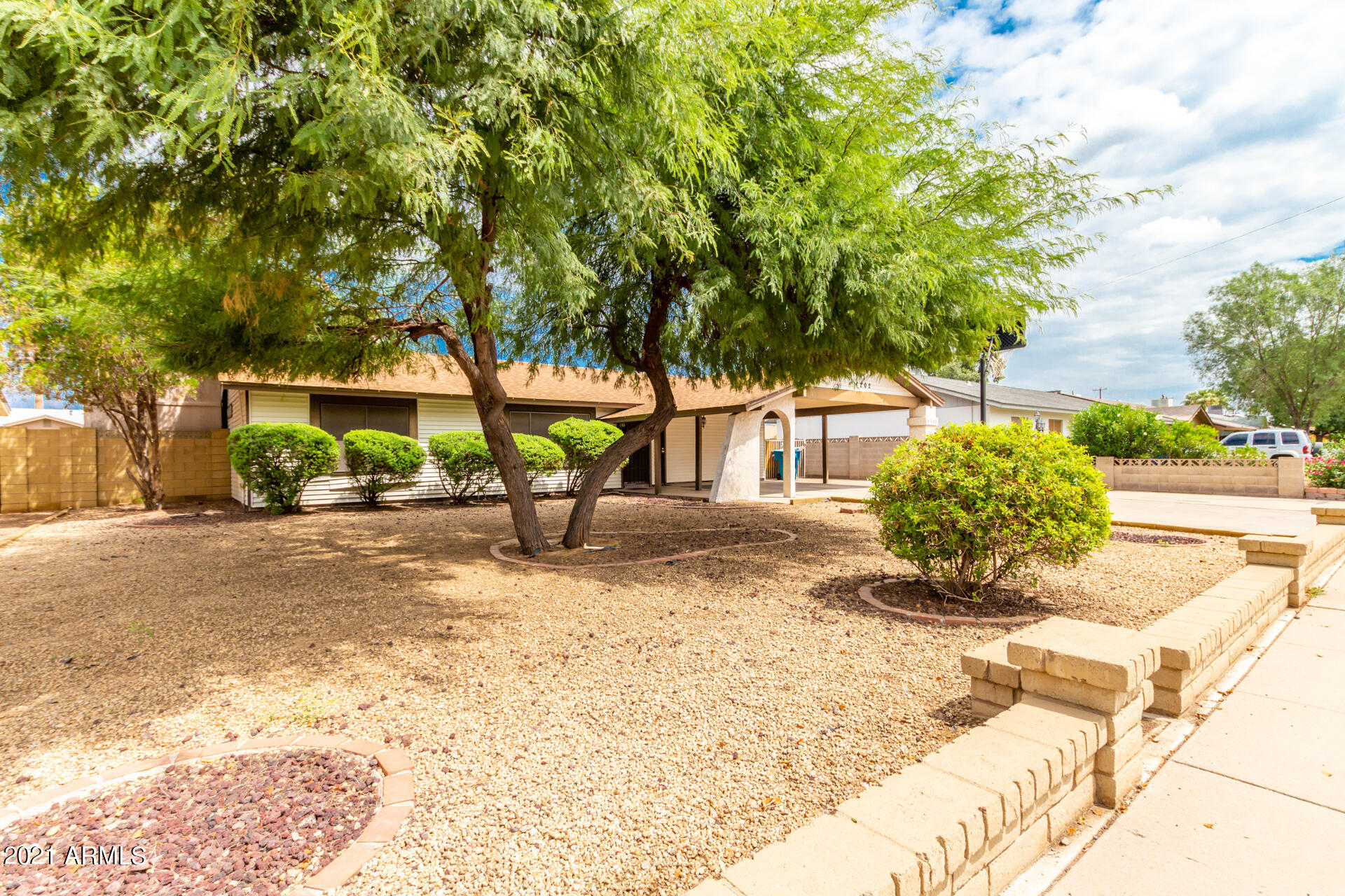 4202 West Griswold Road Phoenix, AZ 85051 - Photo 1 of 26 01 Griswold 4202