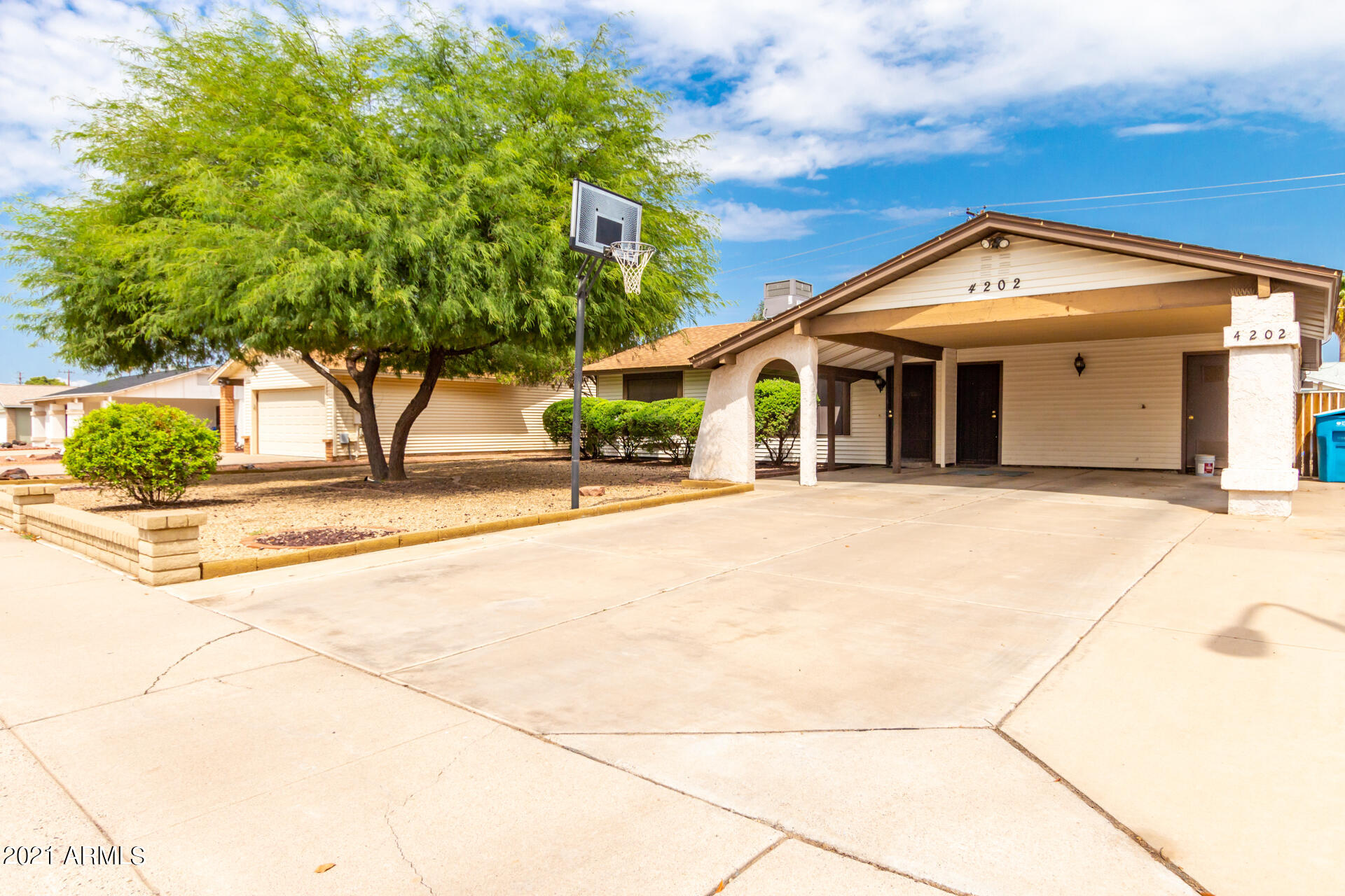 4202 West Griswold Road Phoenix, AZ 85051 - Photo 3 of 26 03 Griswold 4202
