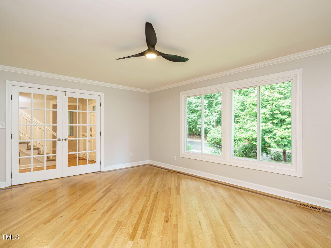 005-1280x960-living-room