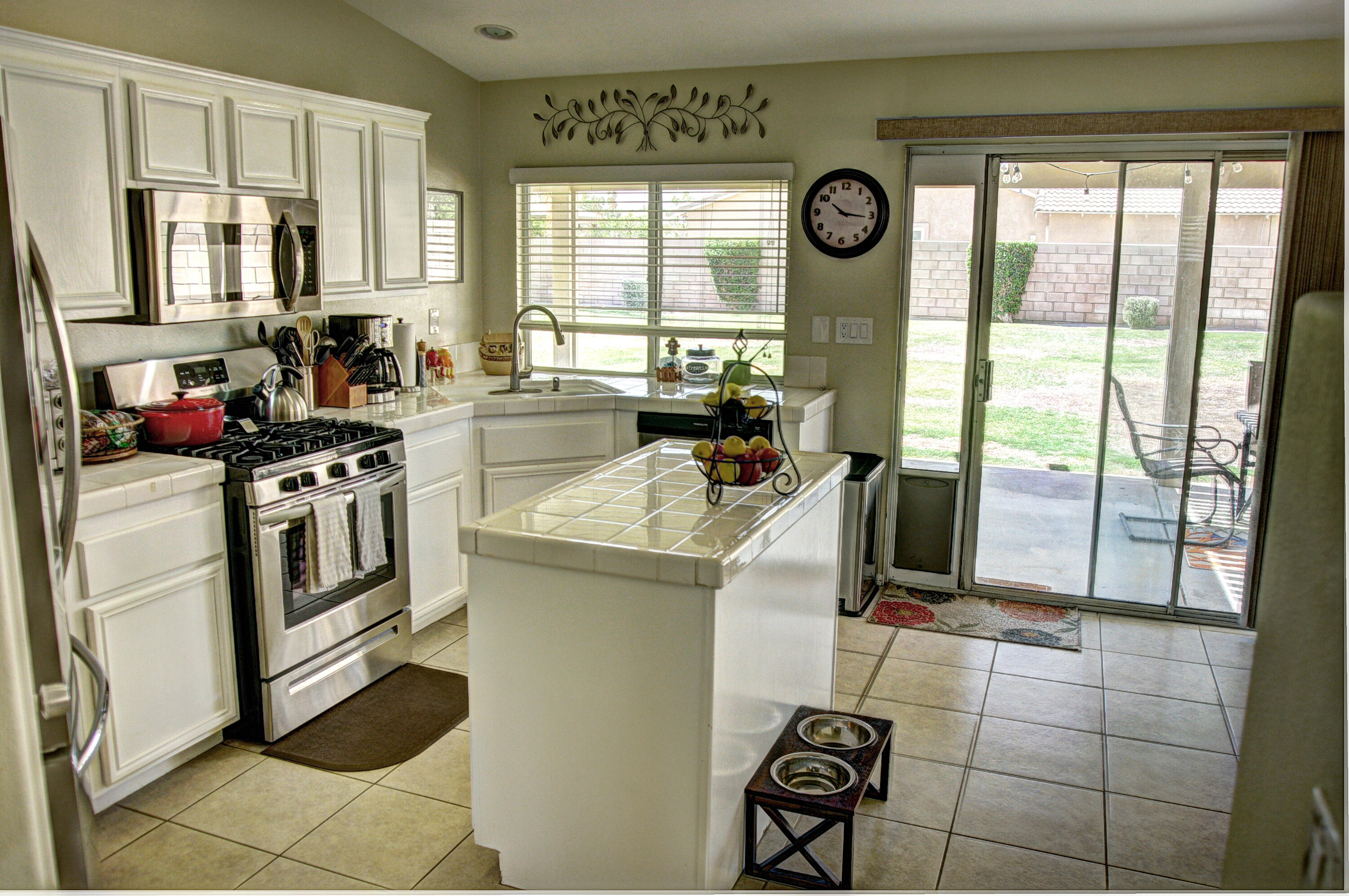 79379 Paseo Del Rey La Quinta, CA 92253 - Photo 6 of 24 a kitchen with a stove a sink and a refrigerator