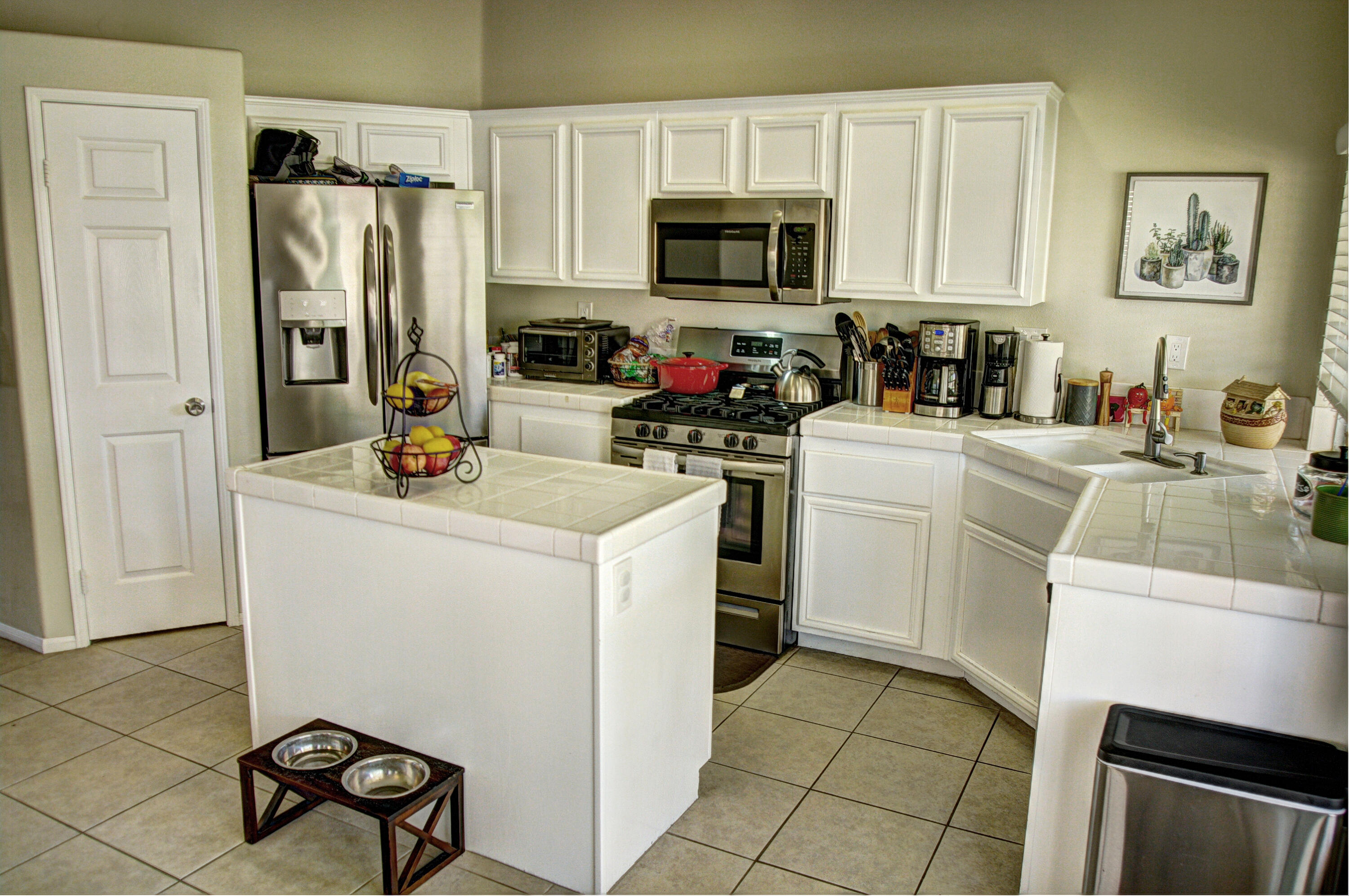79379 Paseo Del Rey La Quinta, CA 92253 - Photo 7 of 24 a view of a kitchen with sink stove and refrigerator