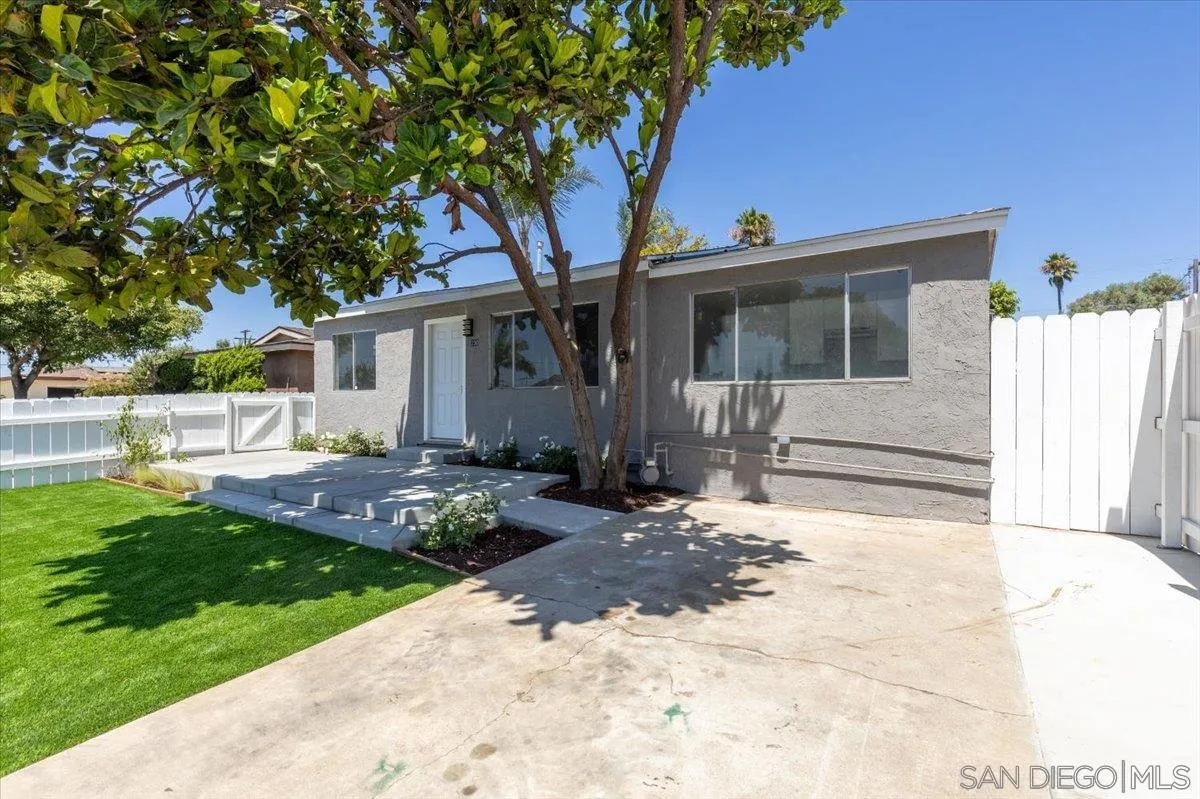 230 Zenith Street Chula Vista, CA 91911 - Photo 7 of 21 a front view of a house with garden