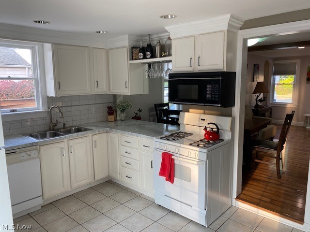 1272 South Green Road Cleveland, OH 44121 - Photo 4 of 17